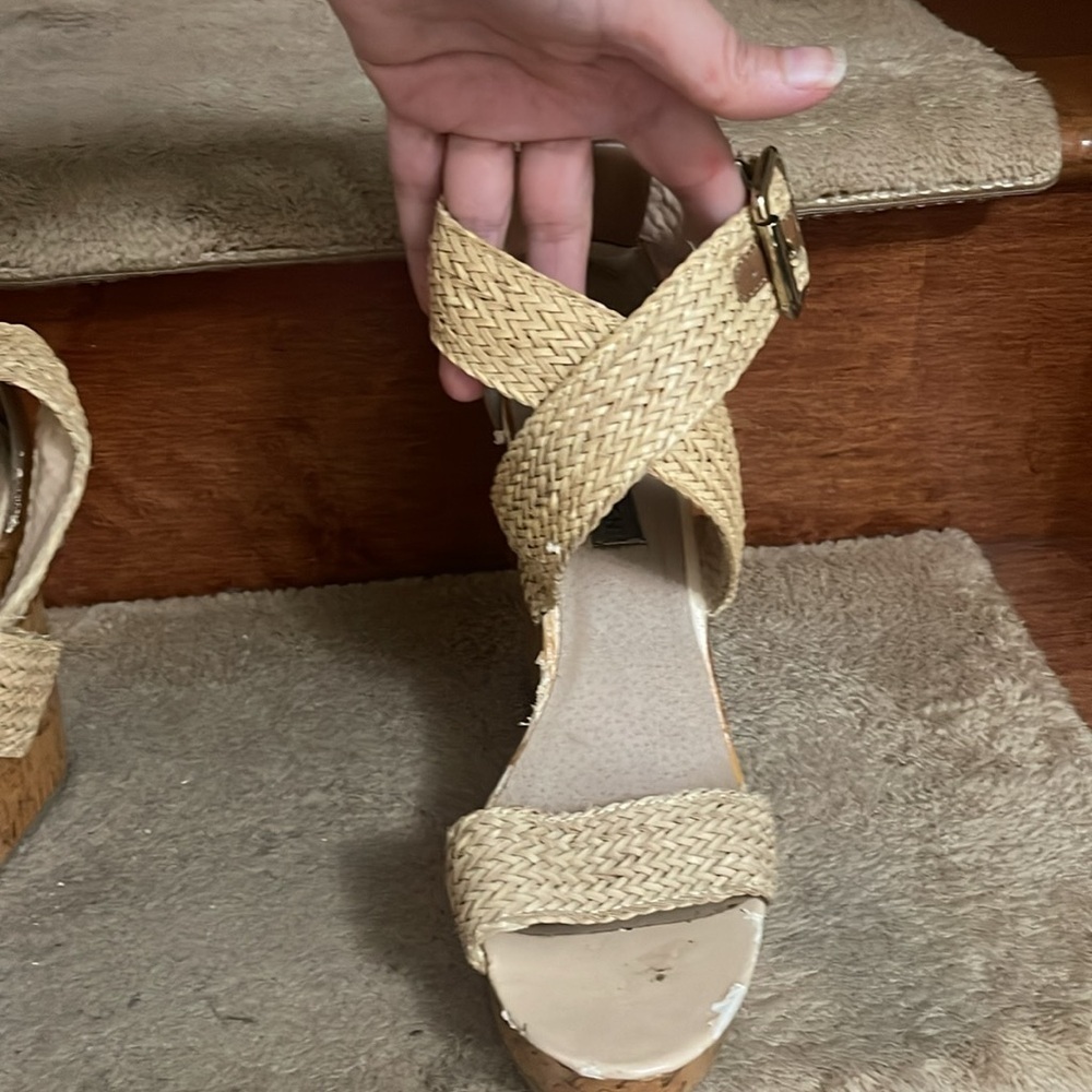 Steve Madden Tan Cream Wedge Sandals Size 9.5 - Picture 2 of 13